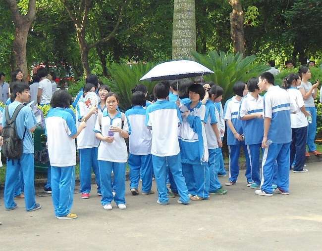 16張「風格不一樣的各國學生制服」照，越南女學生「全白服飾」是公認第一名的～