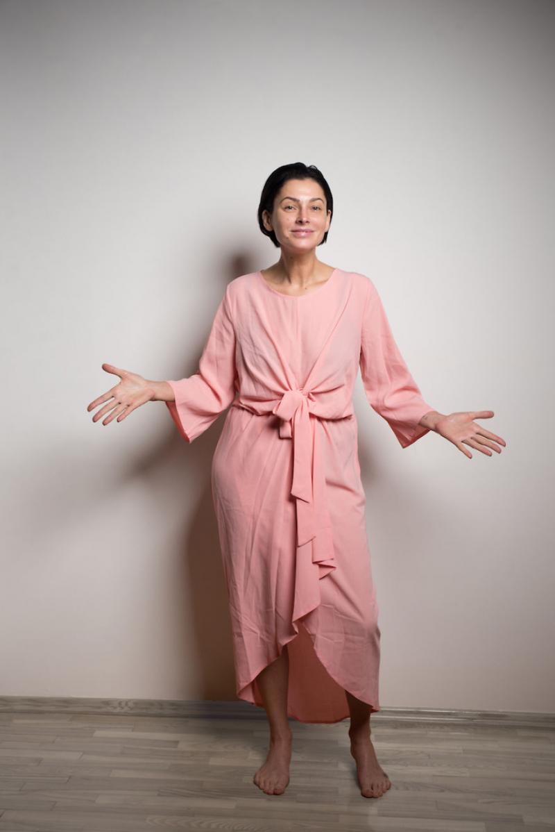 別急著退!她「網購女神洋裝」實穿差超大 巧手改造「皺巴巴窗簾→獨一無二美衣」全網搶著學