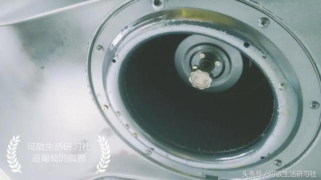 油膩灶台瞬間煥然一新？試了日本10分鐘清潔法，連百潔布都用不上