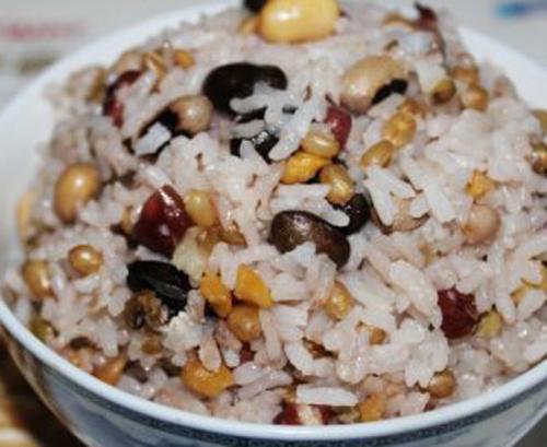 午餐吃錯血糖容易升高，糖尿病人吃飯記住3句話，血糖穩定不飆升