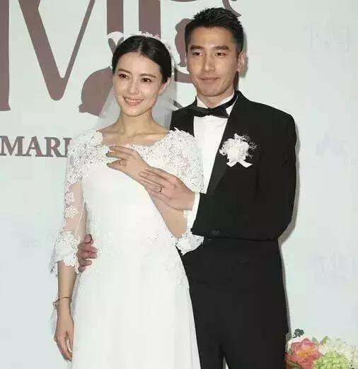 林心如結婚趙薇只給了10萬禮金，而他結婚，趙薇手一揮就是200萬!
