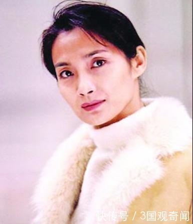 43歲癌症病逝，瞞著家人9年，葬禮上幾百人送行，許晴崩潰大哭！