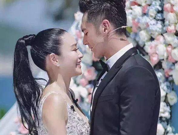 鐘麗緹給婆婆慶生，只差10歲但顏值差距大，一細節暴露婆媳關係！
