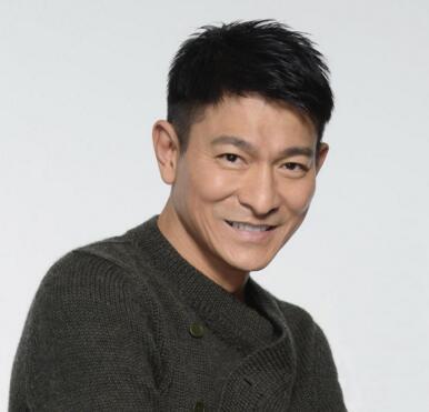 他因長著一張「華仔臉」走紅網路，出名後還在做電焊工，渾身髒汙笑容燦爛，網友：華仔看了也會稱讚你！