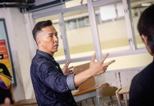 甄子丹打9個小混混不算什麼，他才是真的猛，一人將15個打進醫院 !