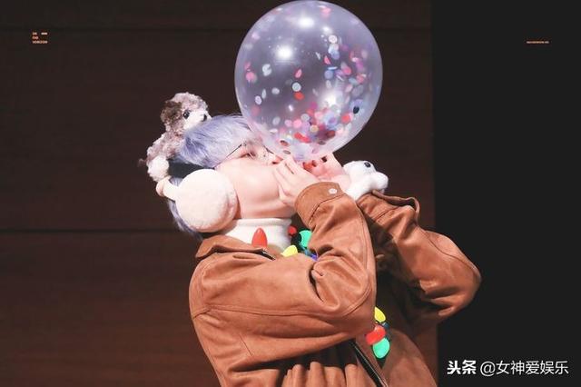 氣球被戳爆！Wanna One成員簽售會上嚇到彈起
