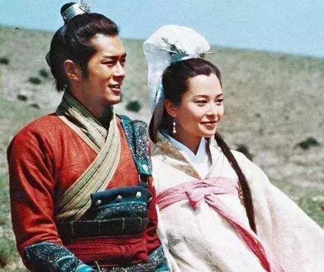 1999年兩位港姐郭羨妮和胡杏兒的故事：兩個女孩，一個靚一個不靚
