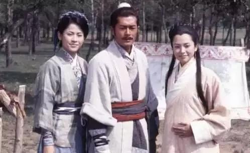 1999年兩位港姐郭羨妮和胡杏兒的故事：兩個女孩，一個靚一個不靚