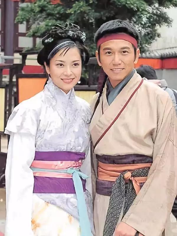 1999年兩位港姐郭羨妮和胡杏兒的故事：兩個女孩，一個靚一個不靚