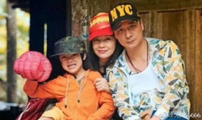 嫁給了愛情！吳鎮宇寵妻21年，老婆從來不用煮飯、做家務，如今47歲的吳太太活得像少女！