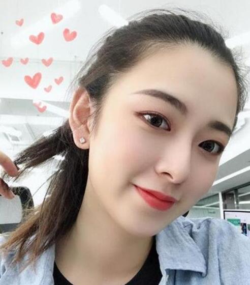 半年俘獲500萬粉絲 閔靜卻要被迫轉型 她能成功嗎?