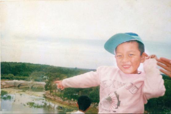 許多明星小時候並不好看，其中不少還曾經被自己的媽媽嫌丑！