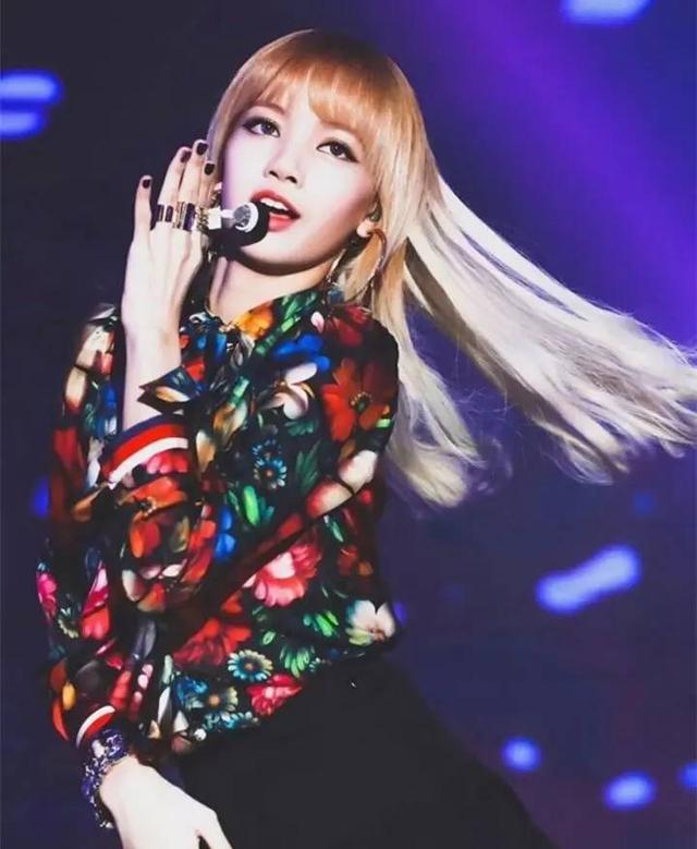 LISA穿金智妮伴舞衣服引發粉絲不滿，YG被網友質疑偏心，要單飛？