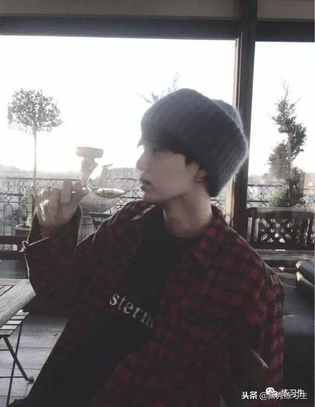 成名之前過著辛苦生活的不只是楊超越！還有身為大勢愛豆的他！