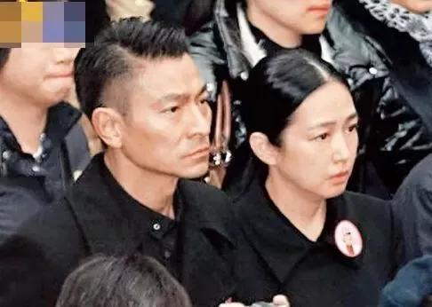 陪伴劉德華30年沒有婚禮，52歲的天王嫂不再年輕，卻是最美的女人!