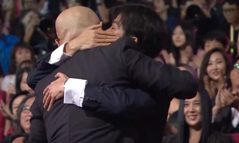 徐崢獲金馬影帝，感謝妻子陶虹默默付出，有誰注意台下劉德華的手！