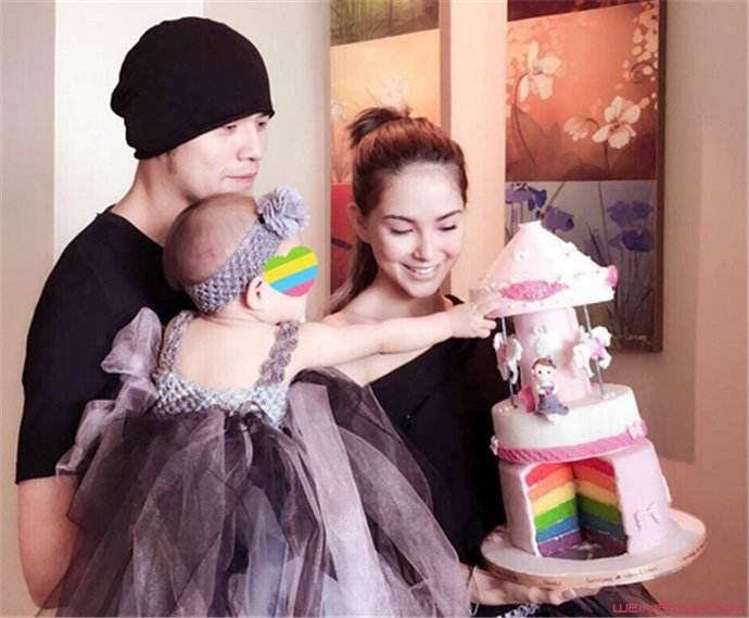 霍建華女兒，劉愷威女兒，差別待遇，網友：都不如周傑倫女兒！