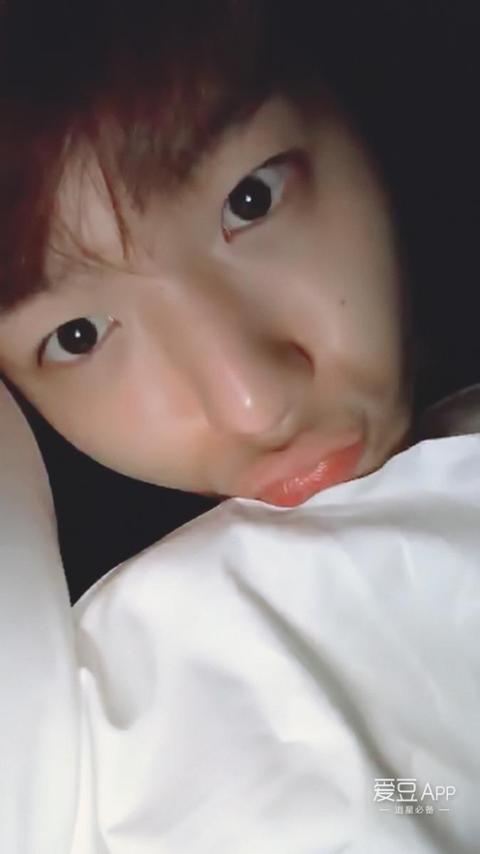 [EXO][分享]181124 伯賢回應與侃爺推特互關事件：搞不好就親了！
