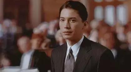 淡出影壇近10年，66歲尊龍近照曝光認不出，但是看了他年輕時的照片，網友：難怪當年被譽為東方第一美男！
