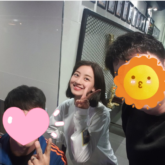 [TWICE][分享]181124 彩瑛感嘆這麼快就有聖誕節氣氛了彩詩人今年會寫出什麼文字呢