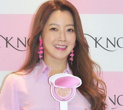 盤點整容失敗的女星：金喜善假體掉下來，而她半張臉徹底毀掉了！