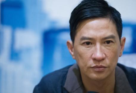 56億家產全部捐出，終生不與成龍合作，有6輛豪車卻從不炫富！