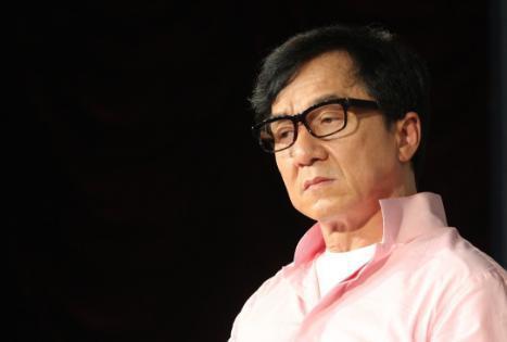 56億家產全部捐出，終生不與成龍合作，有6輛豪車卻從不炫富！