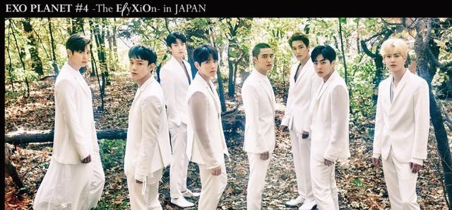 EXO燦烈世勛搭「廉航」回韓，開心亮相機場！網友：學學人家