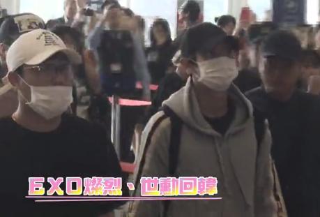EXO燦烈世勛搭「廉航」回韓，開心亮相機場！網友：學學人家
