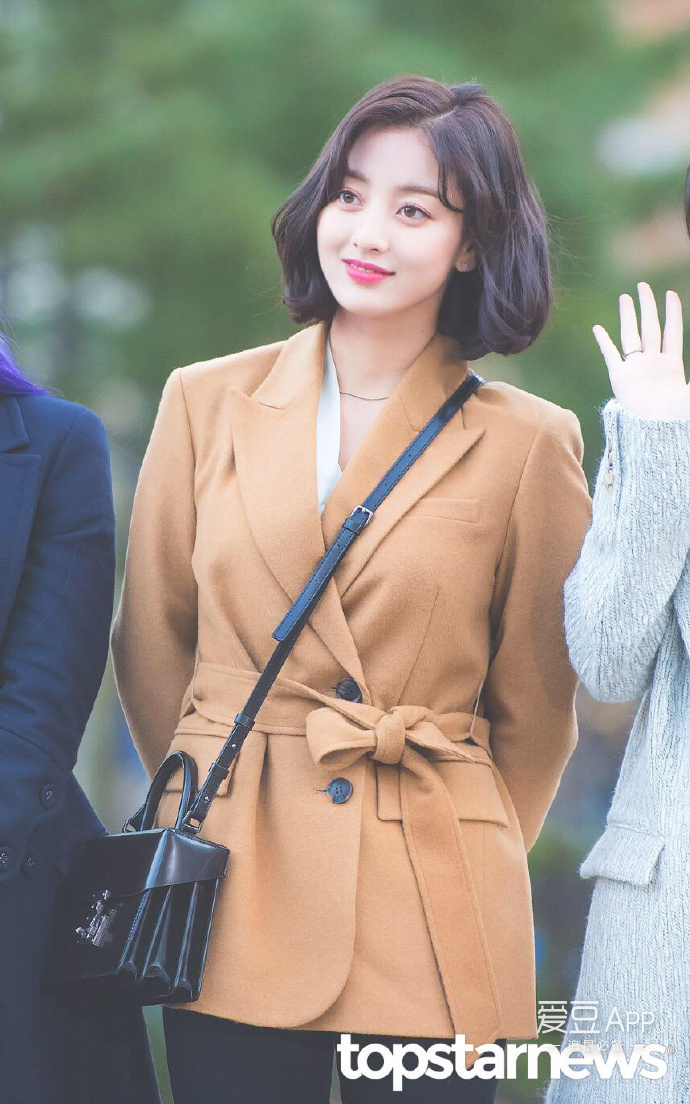 [TWICE][分享]181123 遲來的冠軍秀一位認證照開心心情溢於言表