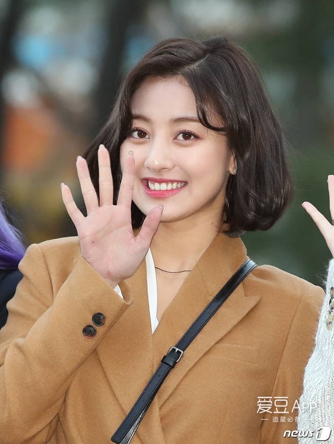 [TWICE][分享]181123 遲來的冠軍秀一位認證照開心心情溢於言表