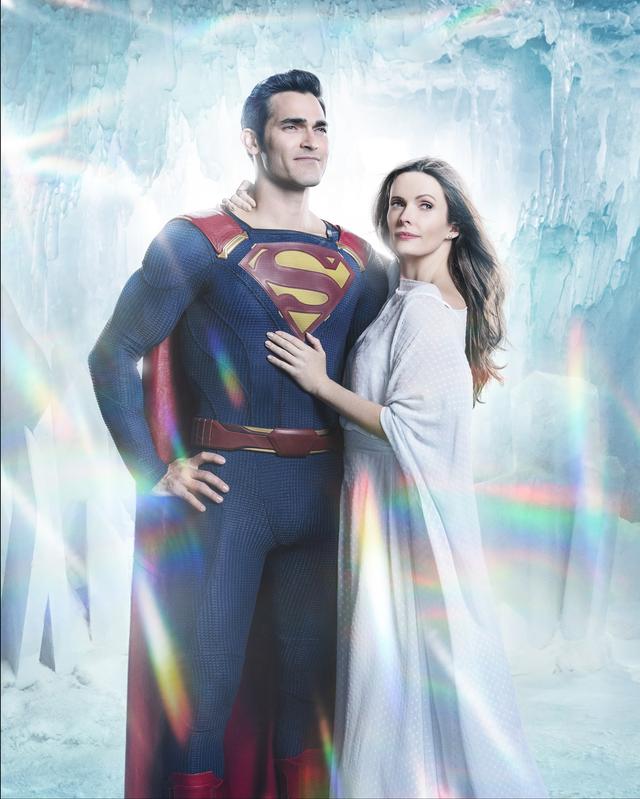 DC《異世界》劇照 閃電俠綠箭互換老婆、黑超蝙蝠女俠驚艷亮相