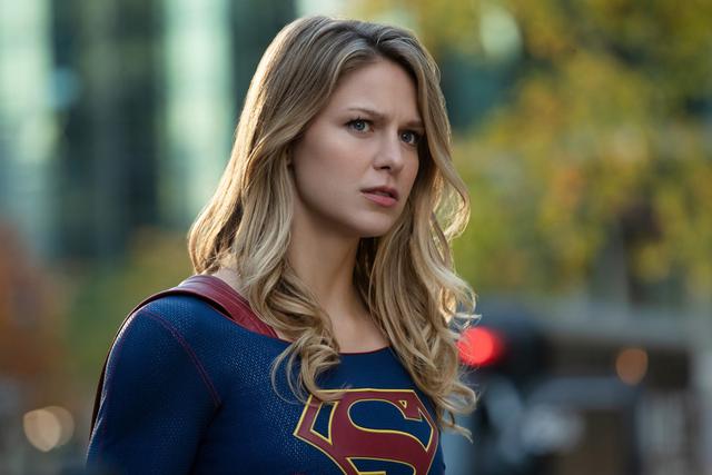 DC《異世界》劇照 閃電俠綠箭互換老婆、黑超蝙蝠女俠驚艷亮相