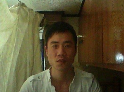 離婚三年前妻沒改嫁，男子想趁機復婚，敲開門後，他尖叫三聲離開