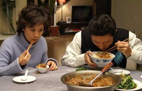 懷孕後我沒上班，婆婆嫌我少賺了幾萬塊，我說了一句話她啞口無言