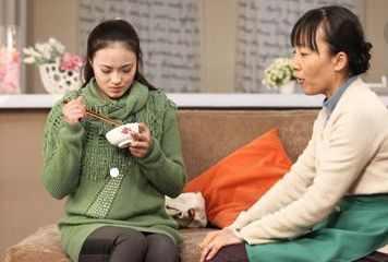 婆婆只顧打牌拒絕看孫子，兒媳無奈辭職，第二天，婆婆求媳婦上班