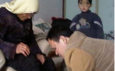丈夫車禍身亡，妻子收留他的私生子，多年後私生子跪下叫她親媽