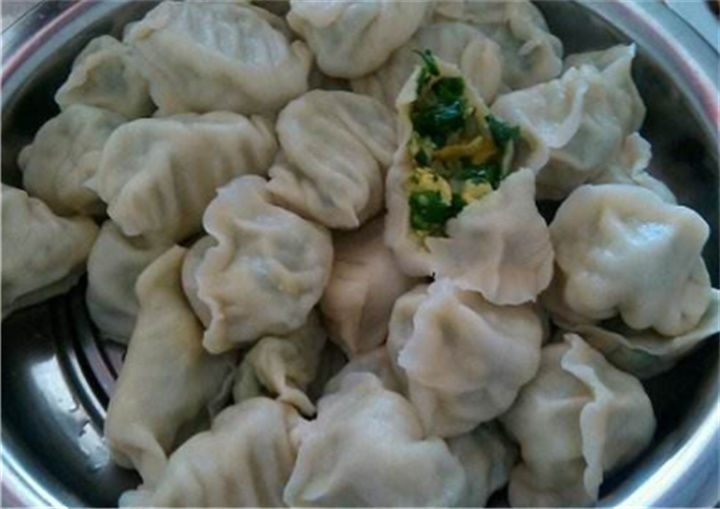 懷孕想吃餃子婆婆懶得包，親媽包送來後下樓拿快遞，上樓後心涼了