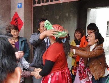 媽為了弟弟結婚，毀了女兒的一生，弟弟結婚後，媽又笑著來找女兒