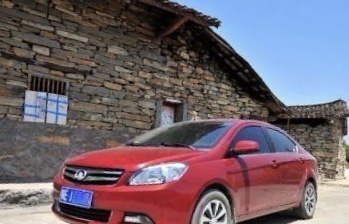 離婚後，女子夢到兒子在哭，開車去前夫家，推開門後把家砸了