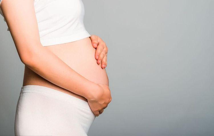 我懷孕婆婆來照顧我，孩子出生後我給她十萬，婆婆走時留下二十萬