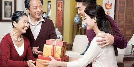 岳父有5女婿，過生日只有他去祝壽，切開蛋糕才知其他人為啥不來