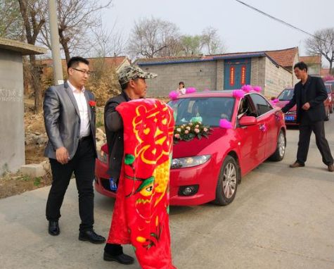 娶個摳門老婆，父母和俺斷絕來往，三天後回門，才知妻子身份特殊