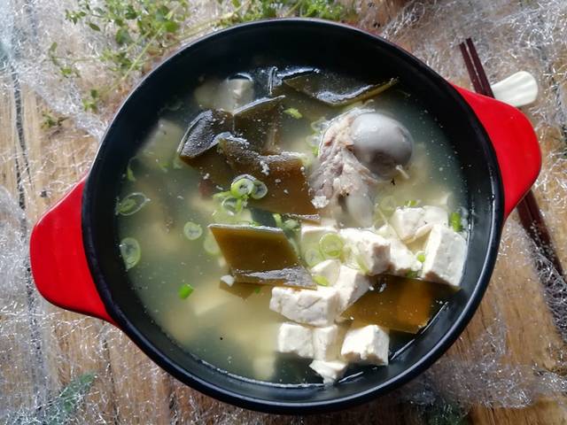 一道非常適合冬季喝的湯，豆腐和它是絕配，營養互補，刮油排毒