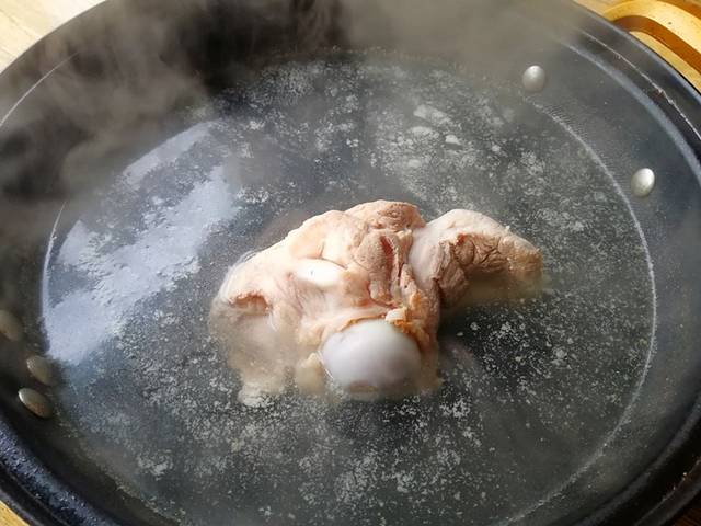 一道非常適合冬季喝的湯，豆腐和它是絕配，營養互補，刮油排毒