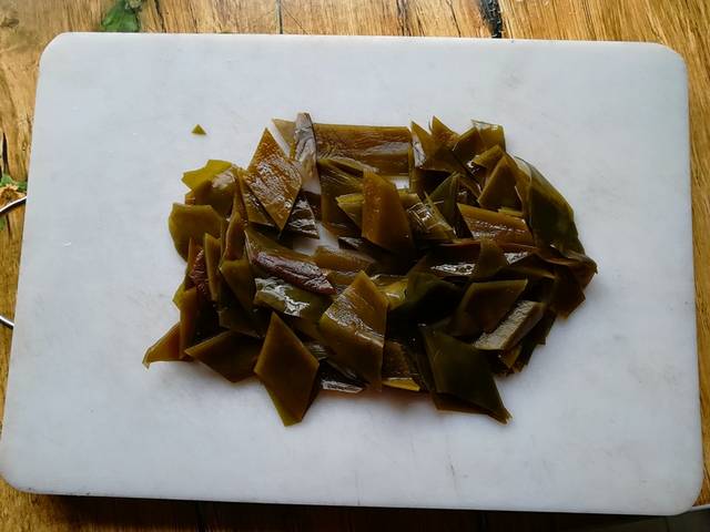 一道非常適合冬季喝的湯，豆腐和它是絕配，營養互補，刮油排毒