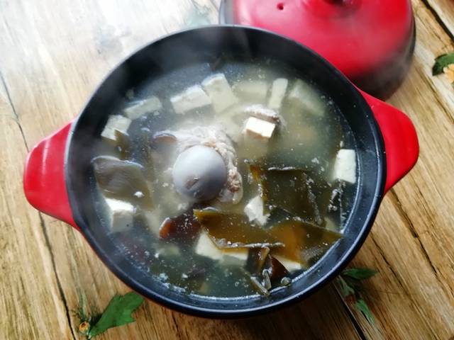 一道非常適合冬季喝的湯，豆腐和它是絕配，營養互補，刮油排毒