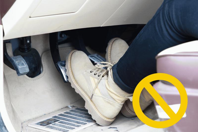 同時踩剎車和油門踏板會怎麼樣？老司機：你試試就知道了