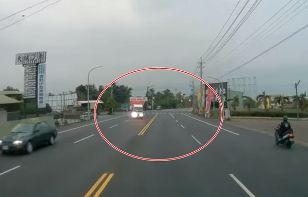 「對向車閃燈」先別生氣！看懂立刻省3600　網嘆：快失傳了 