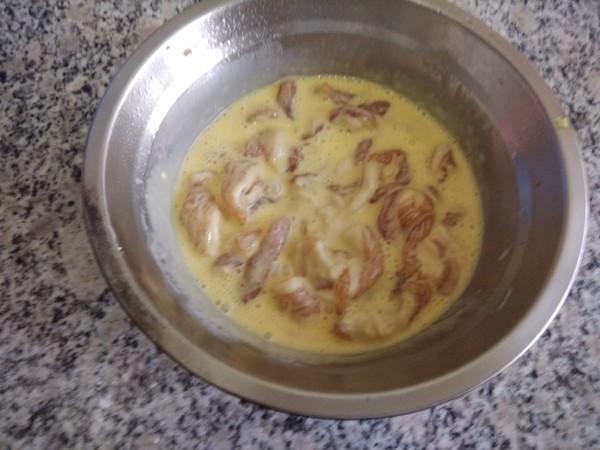 做「炸酥肉」是裹蛋清還是麵粉？雞排店大廚告訴你，保證酥脆